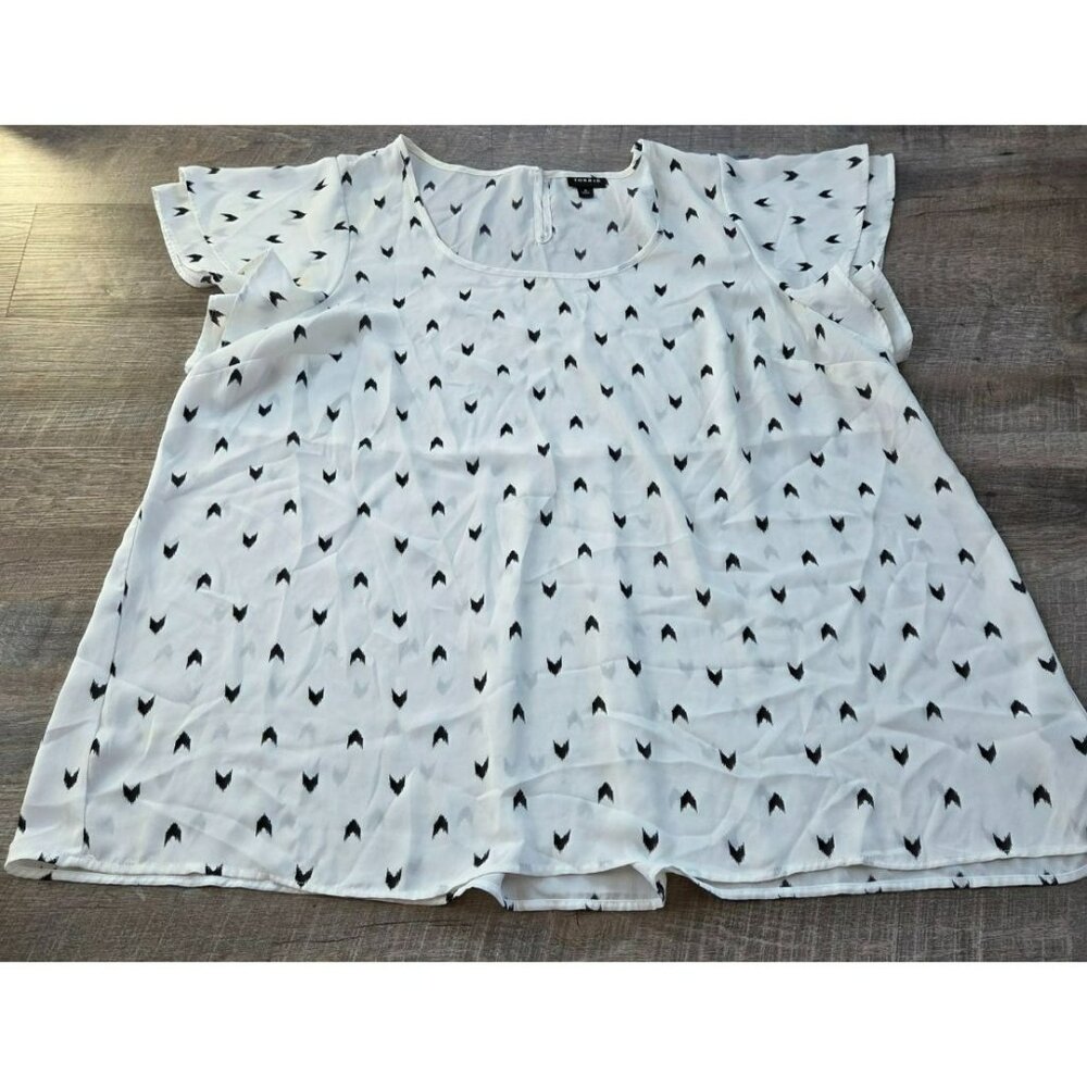 TORRID women's top size 3 white and black pattern plus size 20/24